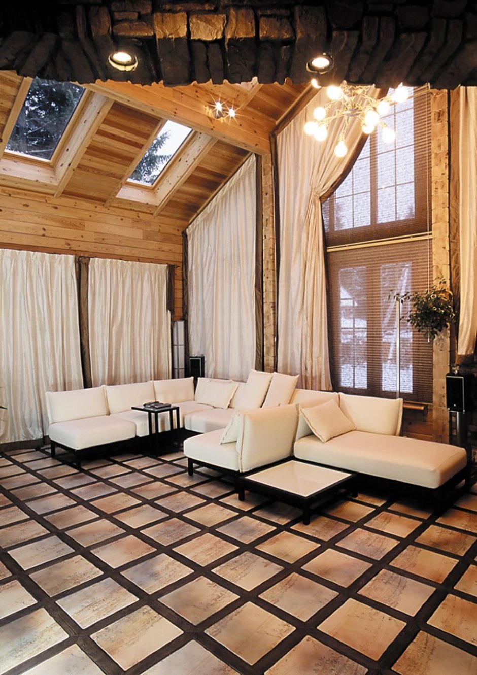 Шторы в доме со вторым светом