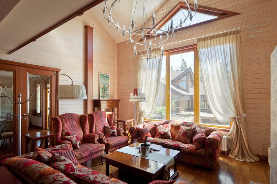 Шторы в интерьере деревянного дома