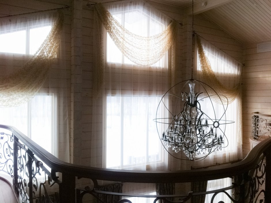 Карниз на окна второго света