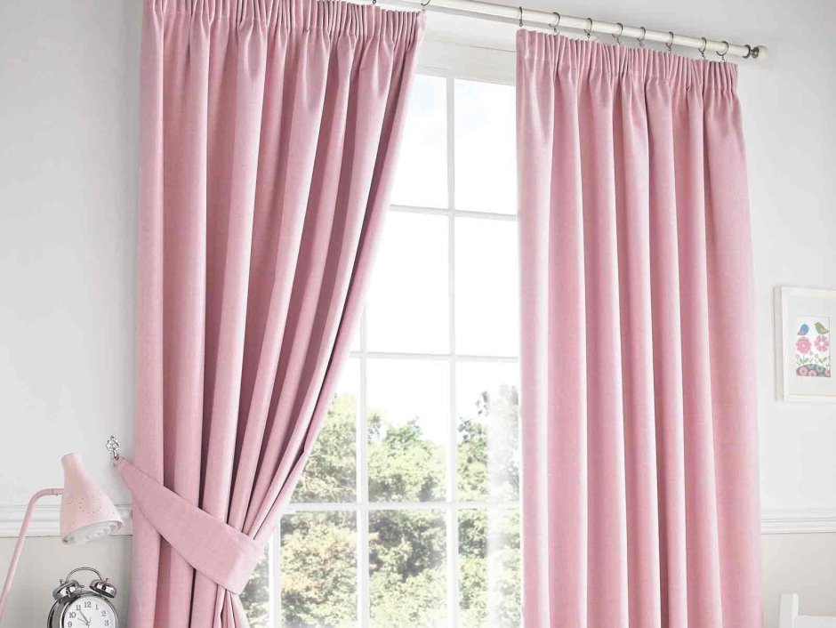 Розовые шторы
