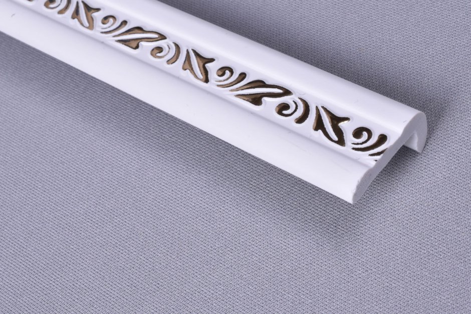 Уголок ПВХ арочный д-03 белый (серебро)25*12*2700 мм