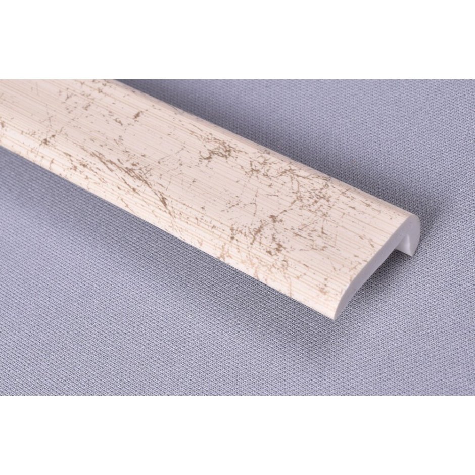 Деревянный плинтус в интерьере