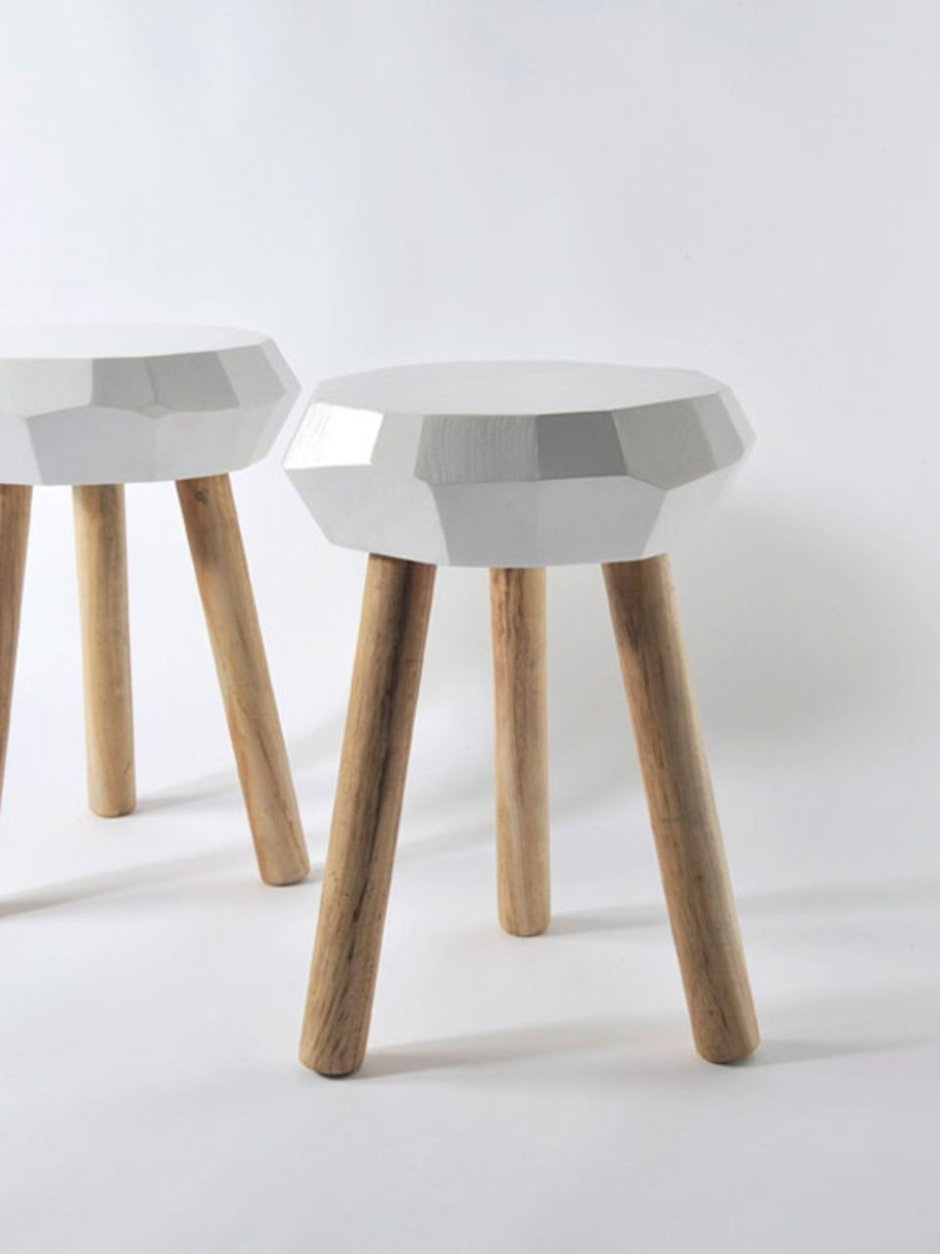 Дизайнерский табурет из дерева