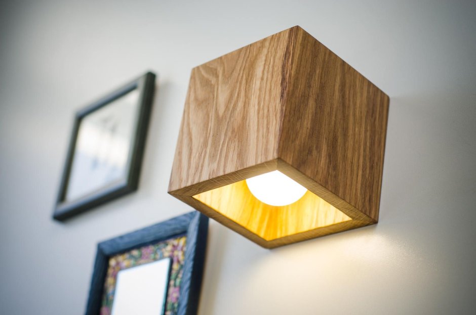 Бра из дерева