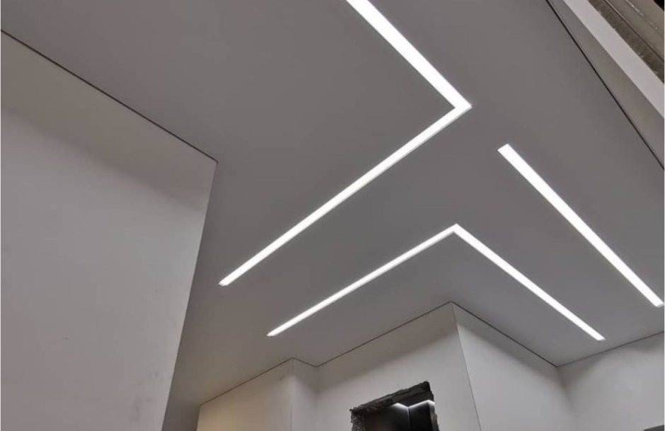 Световые линии на натяжном потолке