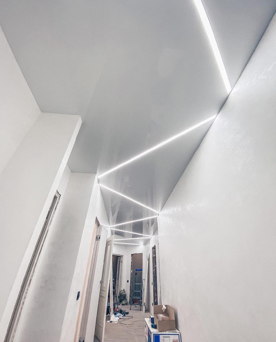 Световые линии на натяжном потолке