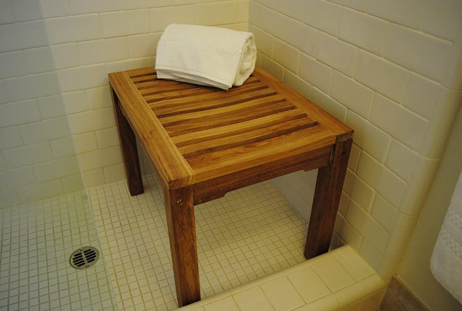 Деревянная полка в ванную