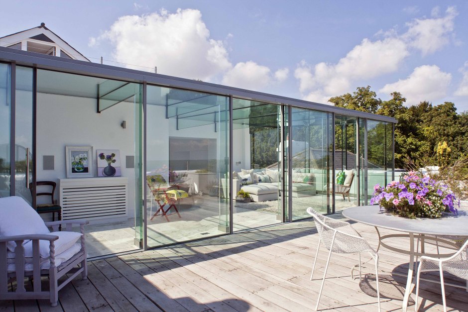 Безрамное остекление веранды