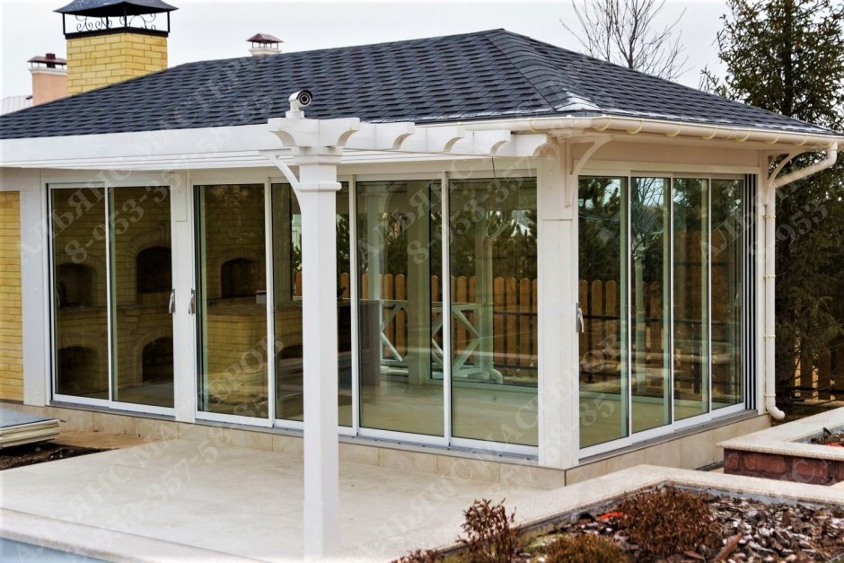 Безрамное остекление веранды