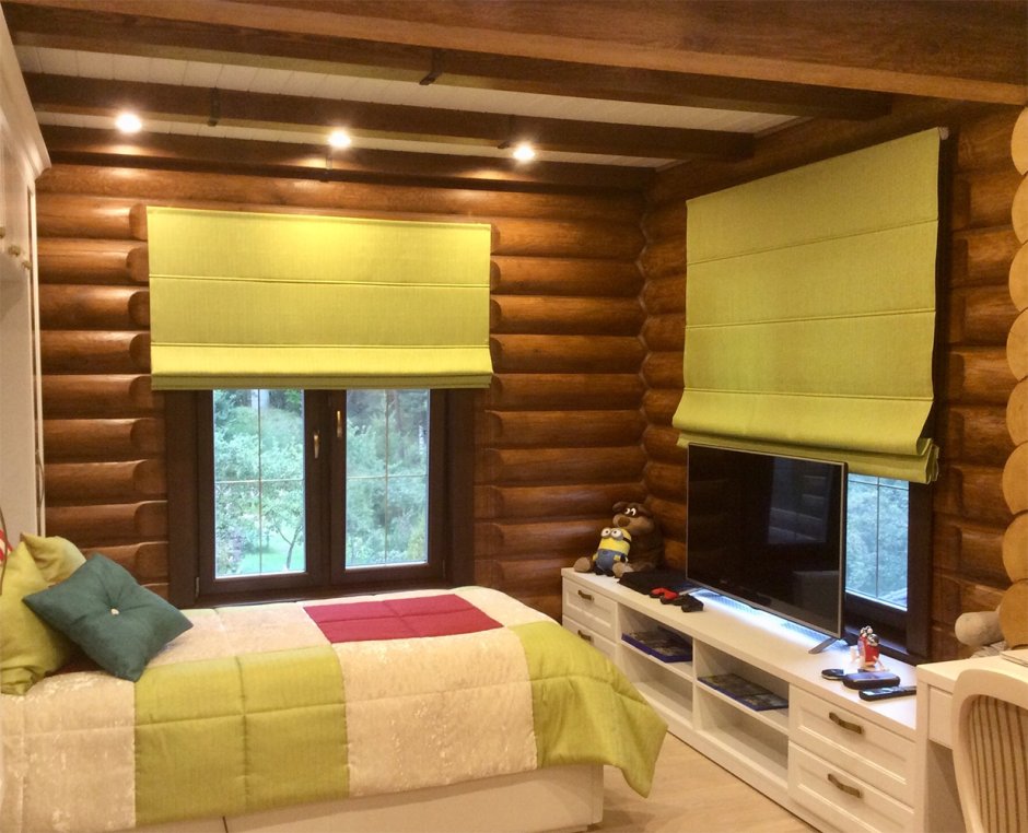 Рулонные шторы в деревянном доме