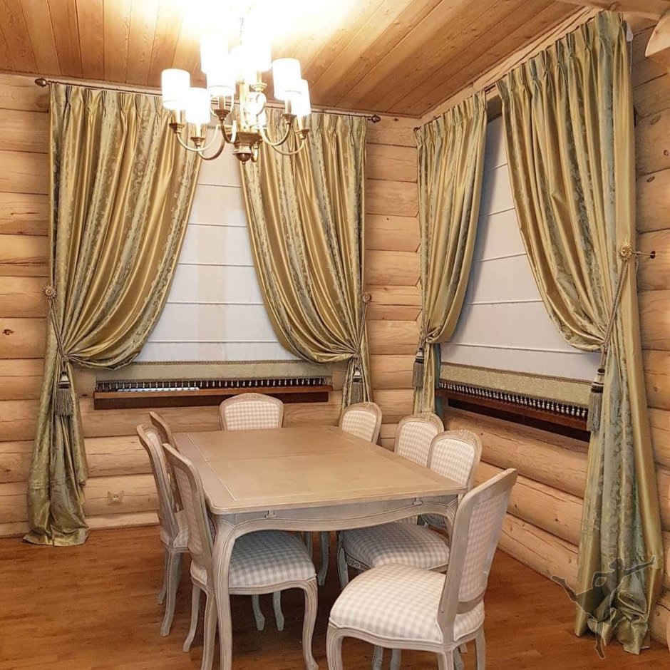 Жалюзи в деревянном доме