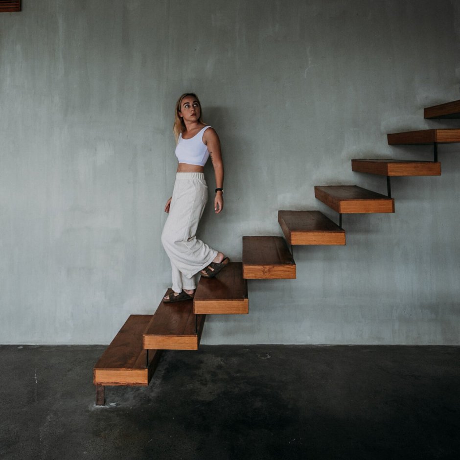 Интересная лестница в интерьере