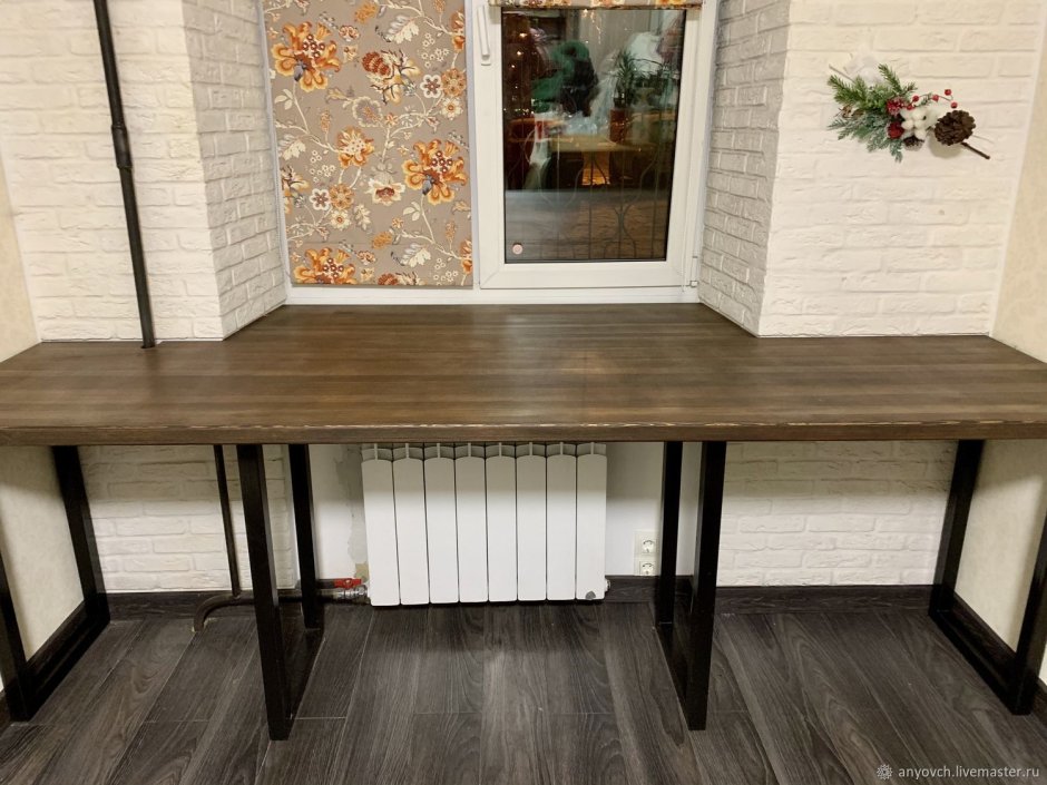 Стол-подоконник на кухне
