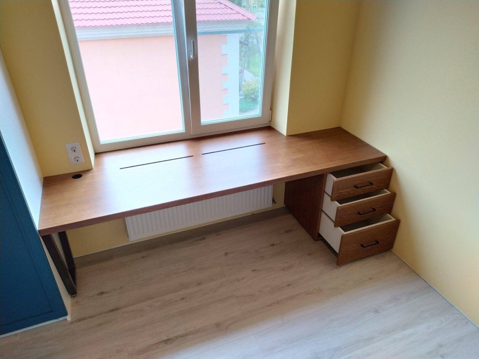 Планировка маленькой кухни с окном