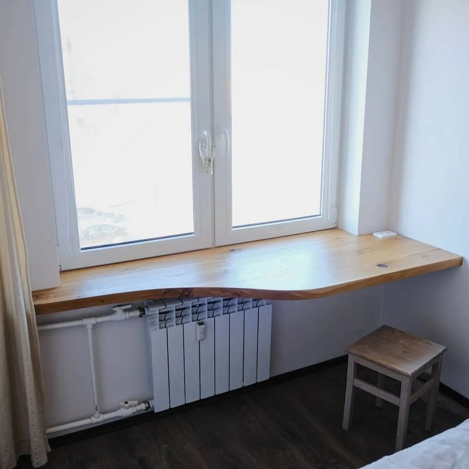 Стол под подоконник