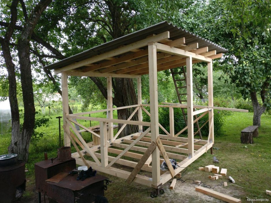 Простая беседка своими руками из подручных материалов