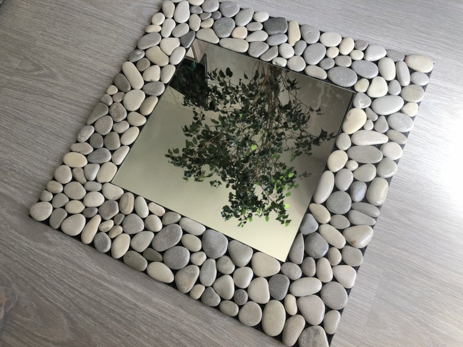 Декор зеркала Галькой