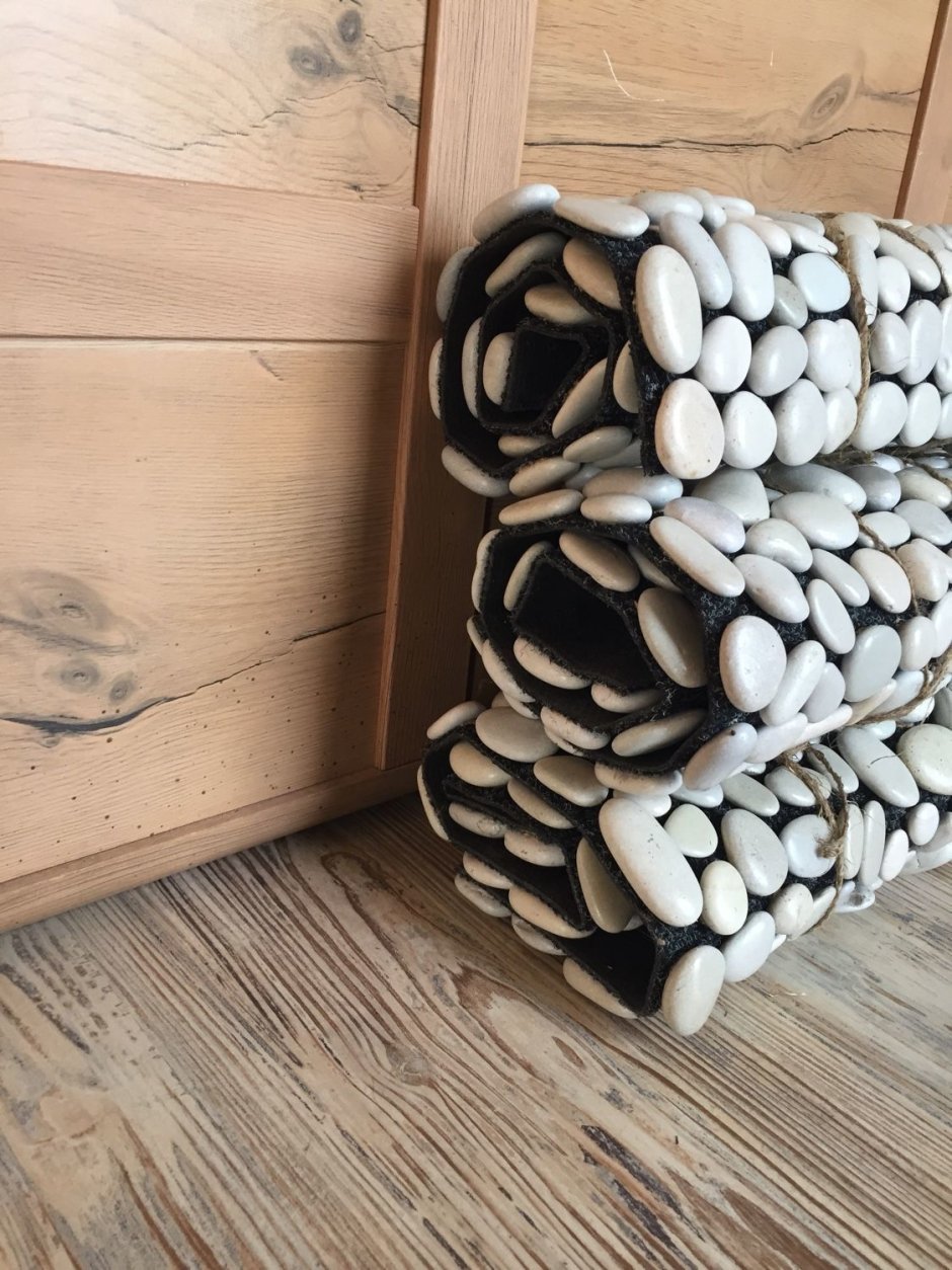 Декор из речных камней