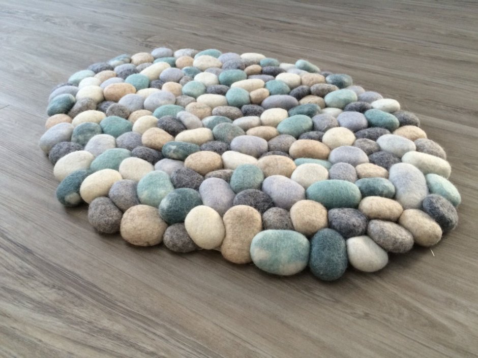 Декор из камушков на столешнице