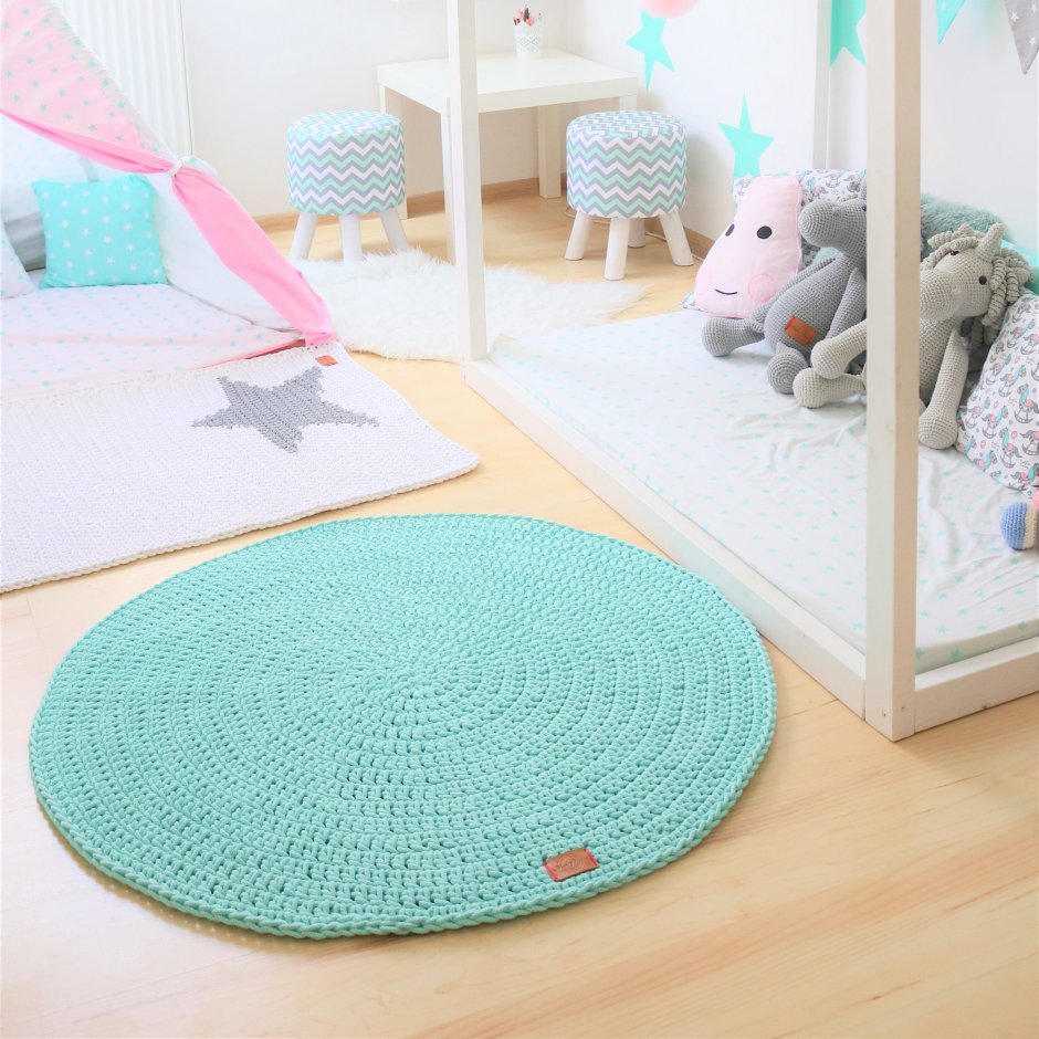 Мятный ковер в интерьере