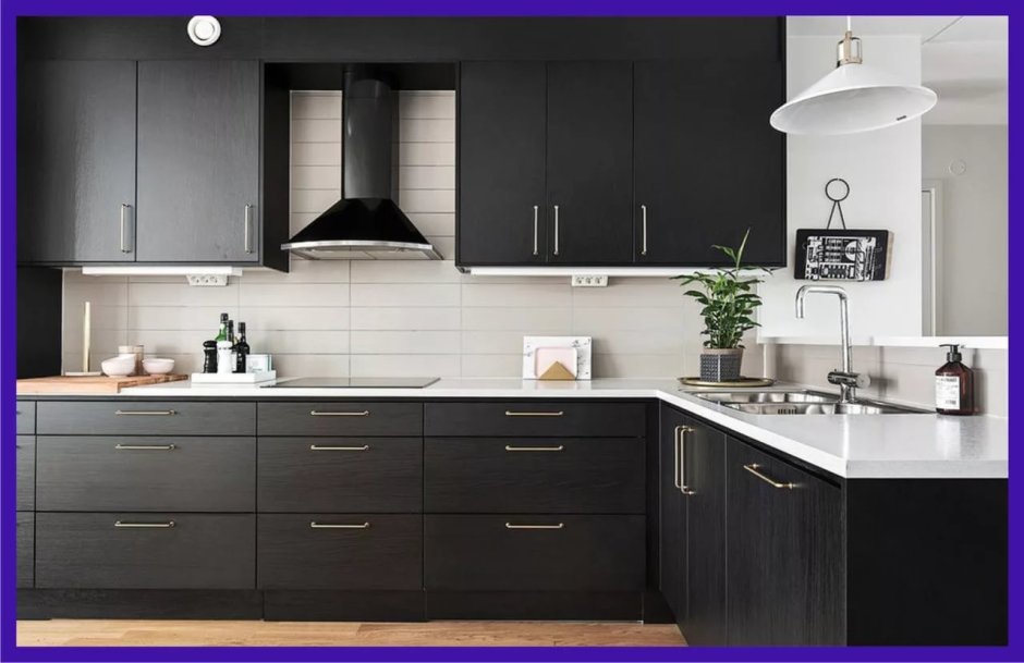 Кухня Будбин белая и черная столешница икеа