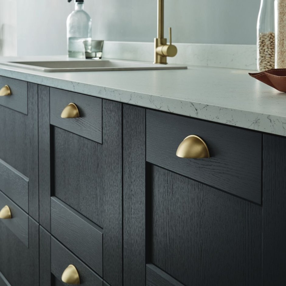 Черно белая кухня