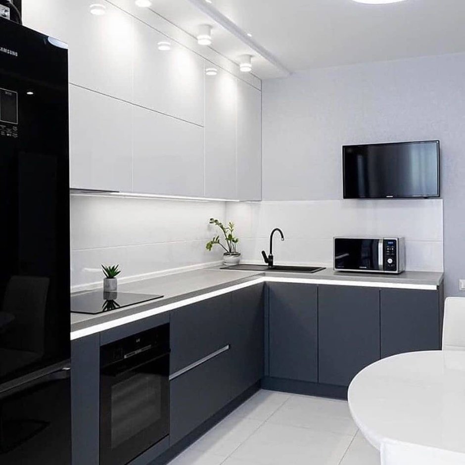 Белые фасады темная столешница