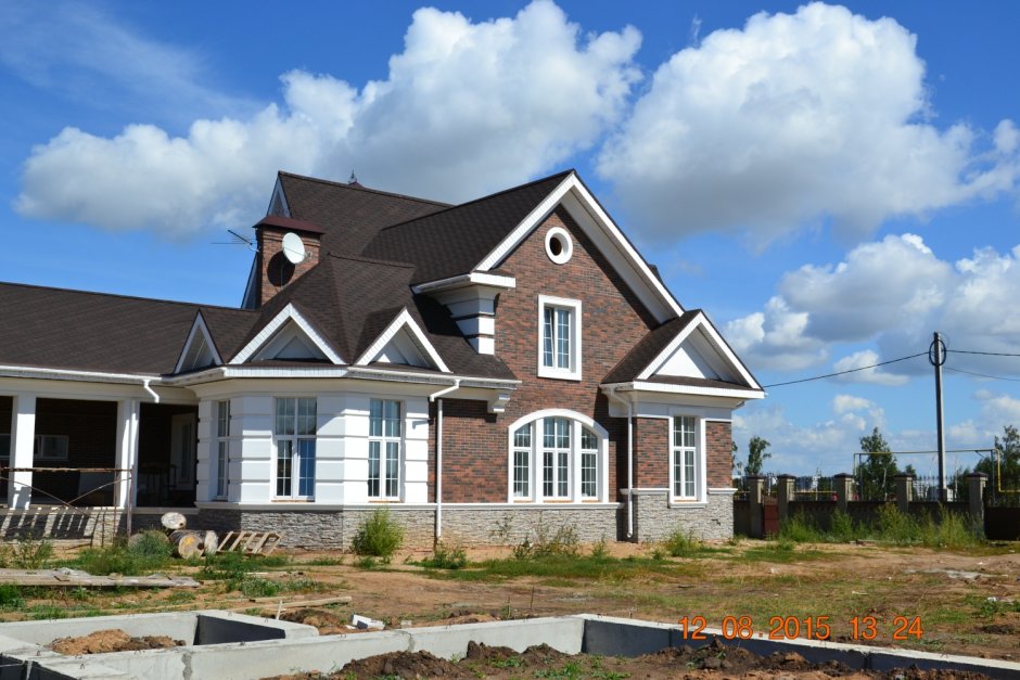 Коричневый дом