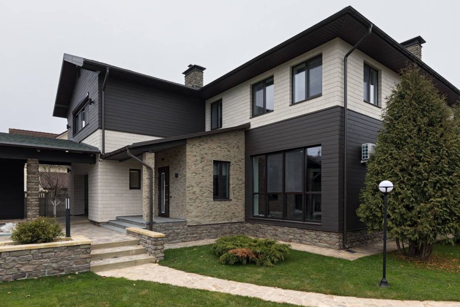 Красно коричневый дом