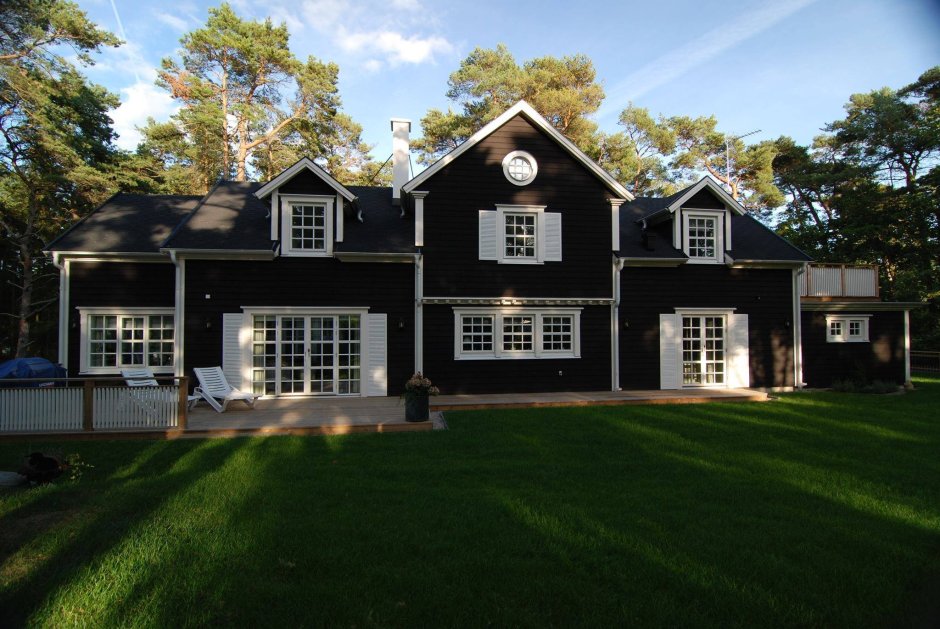 Черный матовый дом