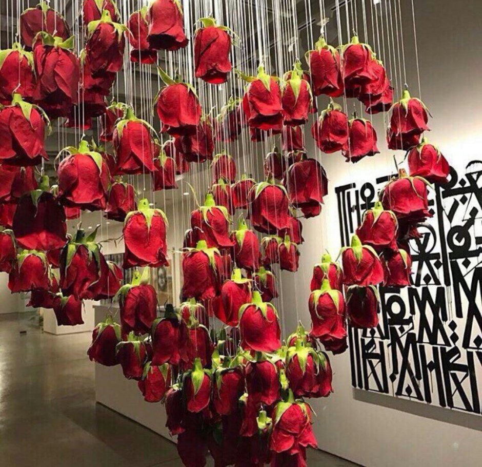 Украшение искусственными цветами