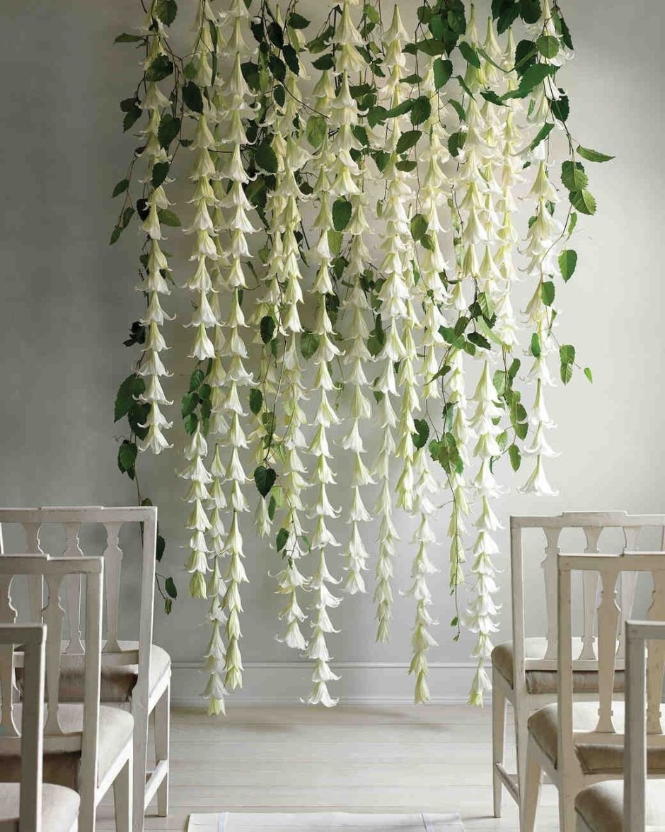 Украшение искусственными цветами