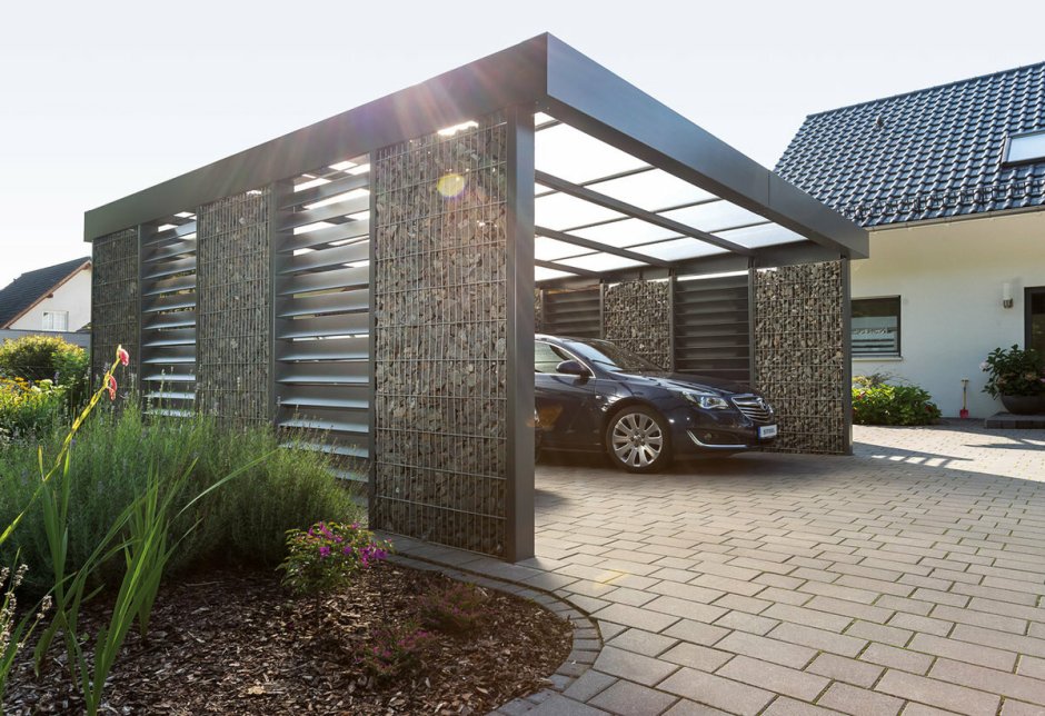 Огромный гараж