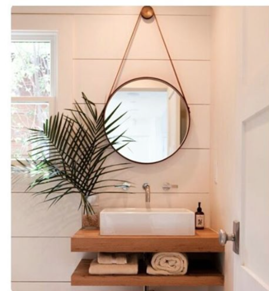 Круглое зеркало на подвесе в ванную комнату