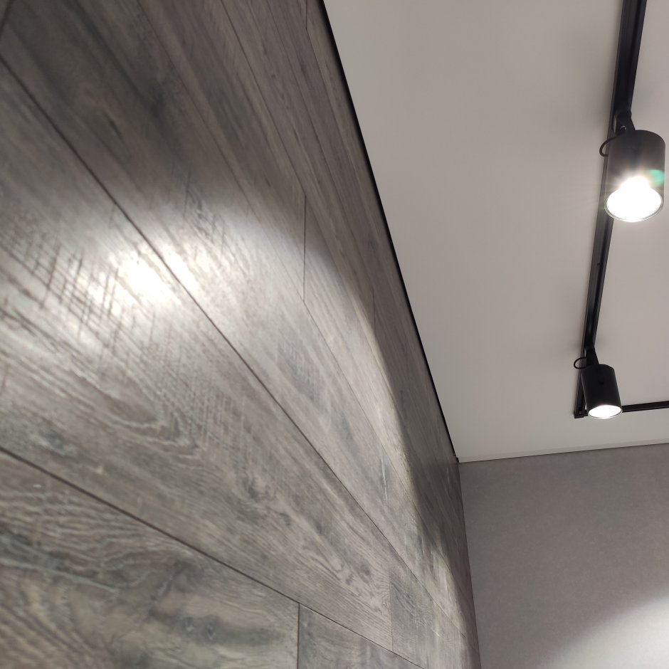 Бесщелевой натяжной потолок в интерьере