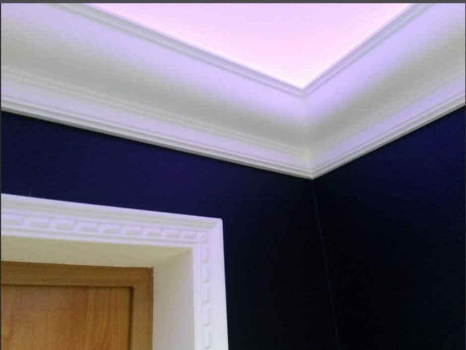 Теневой плинтус и дверь