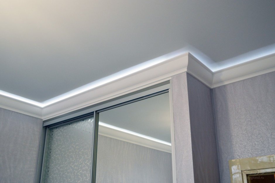 Бесщелевой натяжной потолок в интерьере