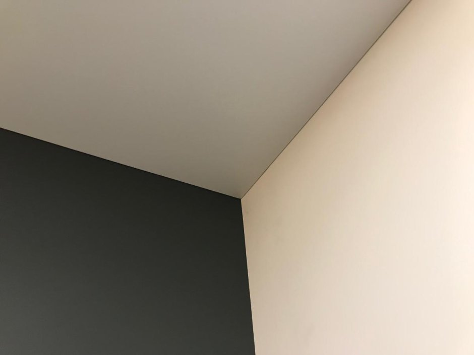 Натяжной потолок без вставки