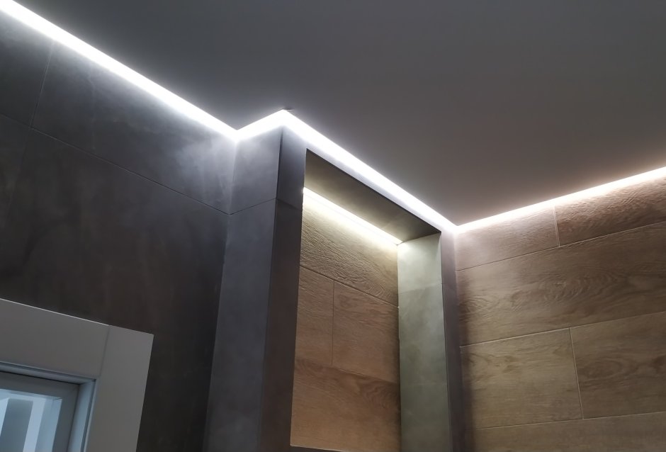 Серые стены белый плинтус