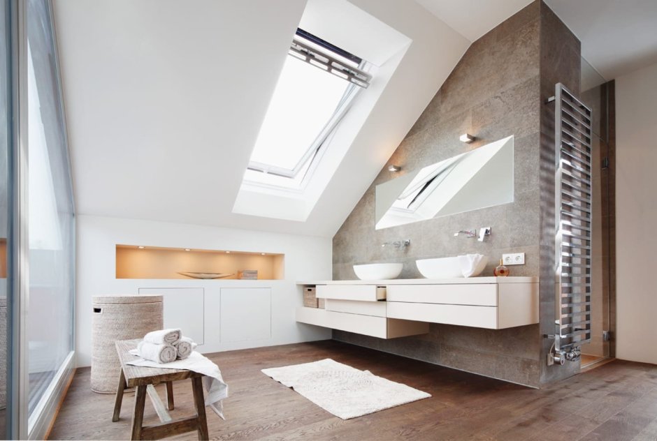 Ванная с мансардной крышей