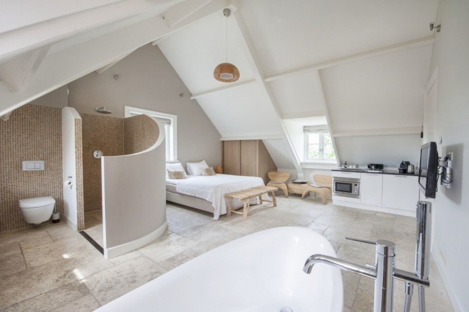 Ванная на мансарде