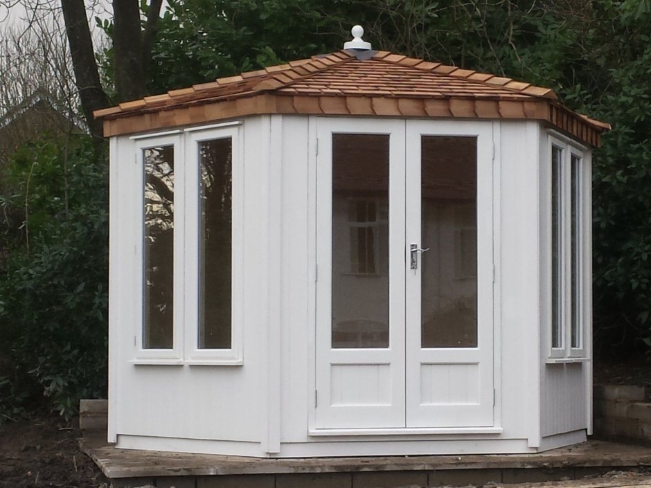 Беседка из старых окон