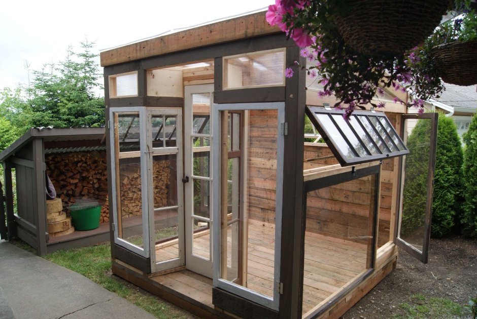 Беседка из старых окон