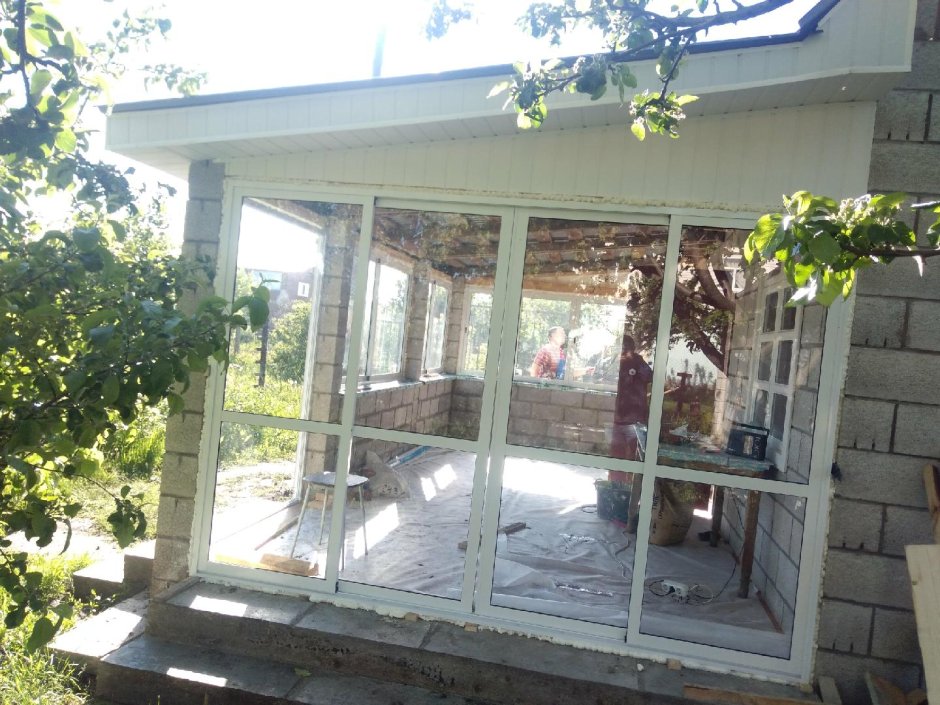 Оранжерея из старых оконных рам