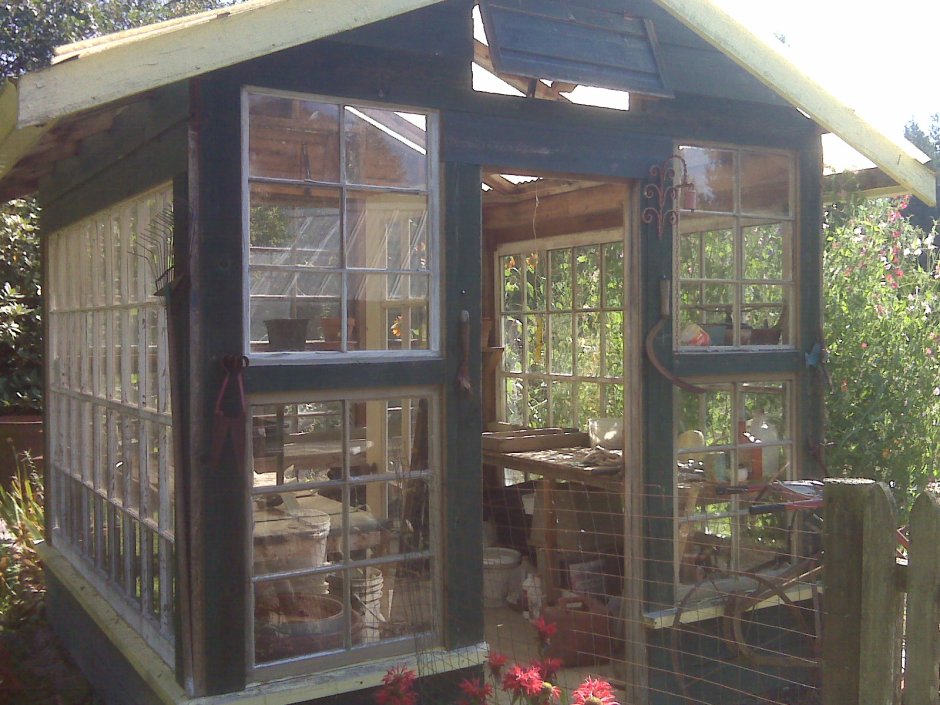 Беседка из старых рам