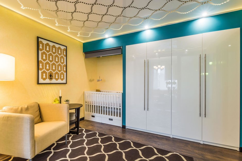 Перегородка в комнате с натяжным потолком