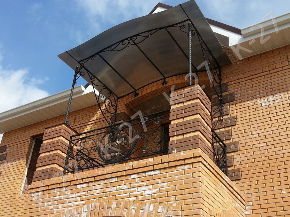 Навес над крыльцом на кирпичных Столбах