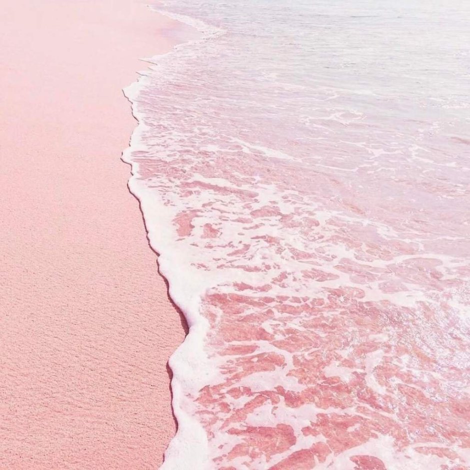 Пляж с розовым песком