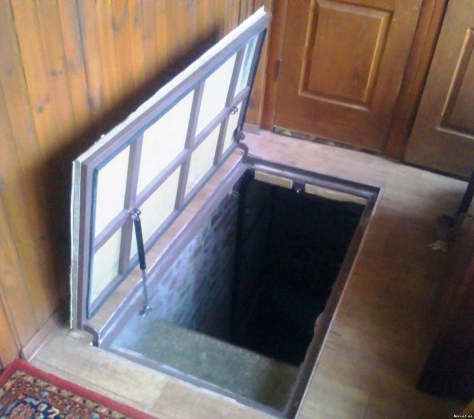 Люк в чердачное помещение