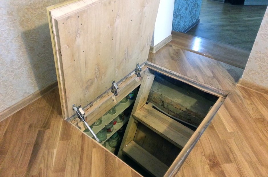 Люк подпола в частном доме